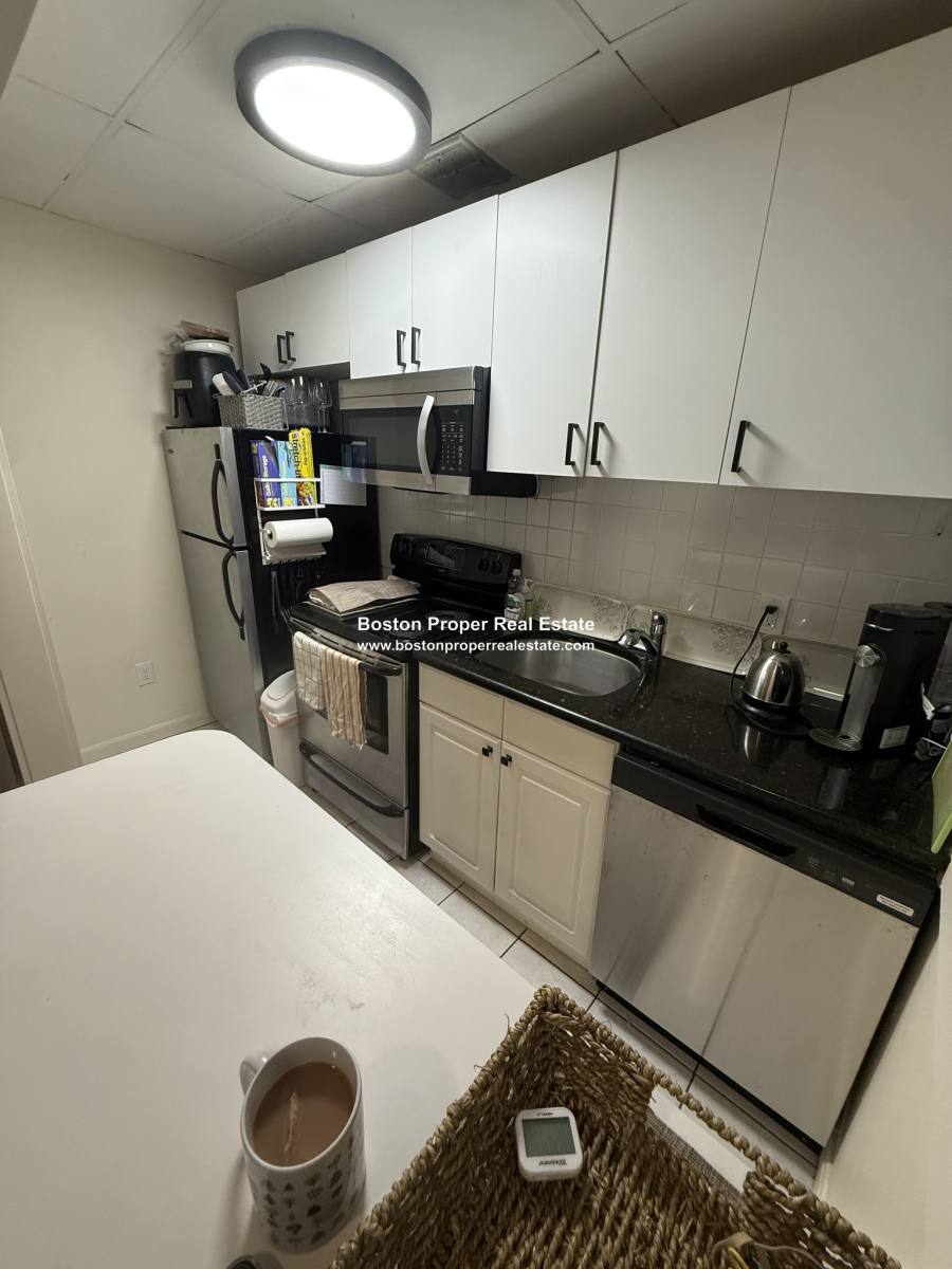 Apartment for rent at 178 Marlborough St #2, Boston, MA 02116