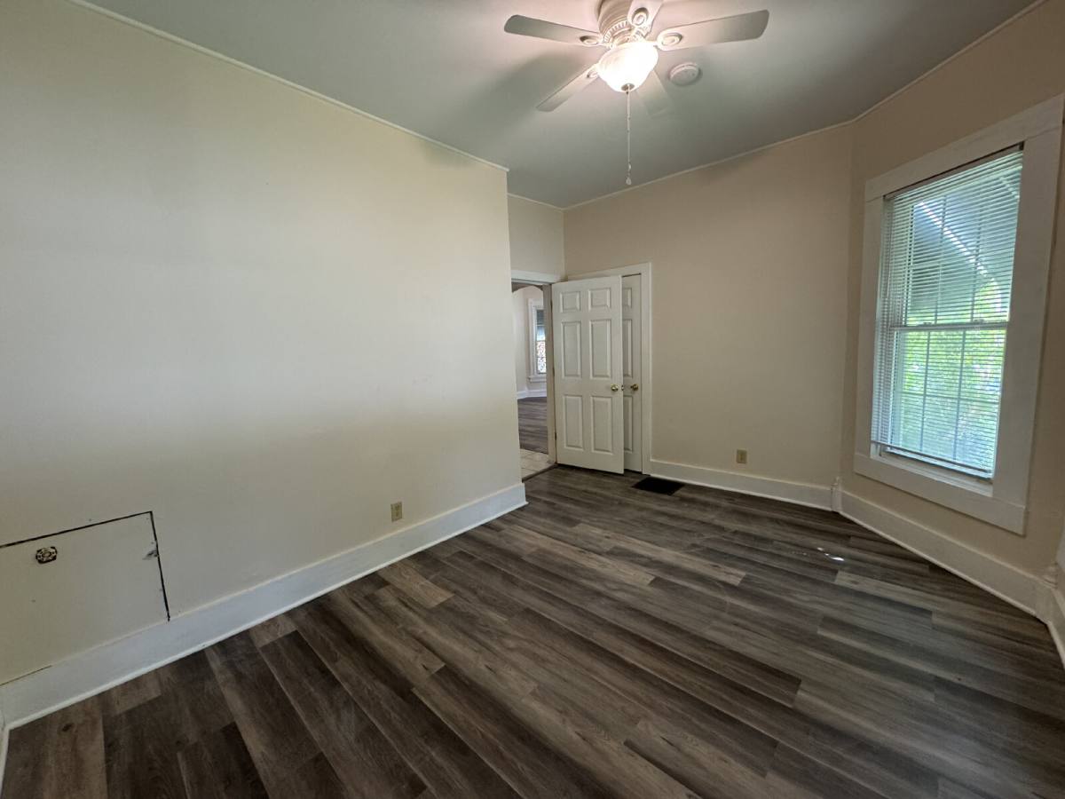 Apartment for rent at 935 W Washington St #1, Springfield, IL 62704