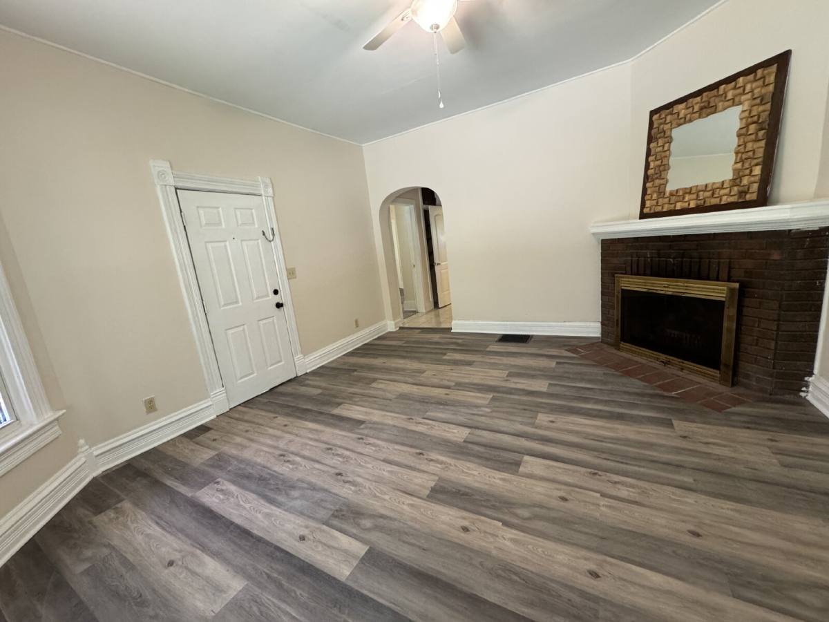 Apartment for rent at 935 W Washington St #1, Springfield, IL 62704