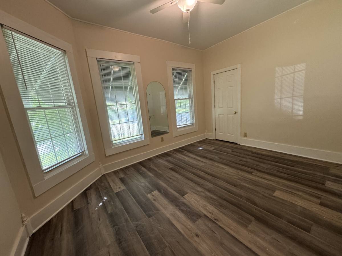 Apartment for rent at 935 W Washington St #1, Springfield, IL 62704