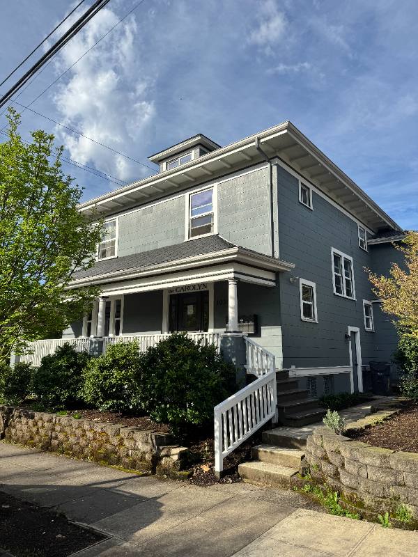 Apartment for rent at 1035 SE 14th Ave #2, Portland, OR 97214