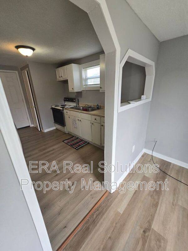 House for rent at 2400 Pomola Ave, Columbus, OH 43204