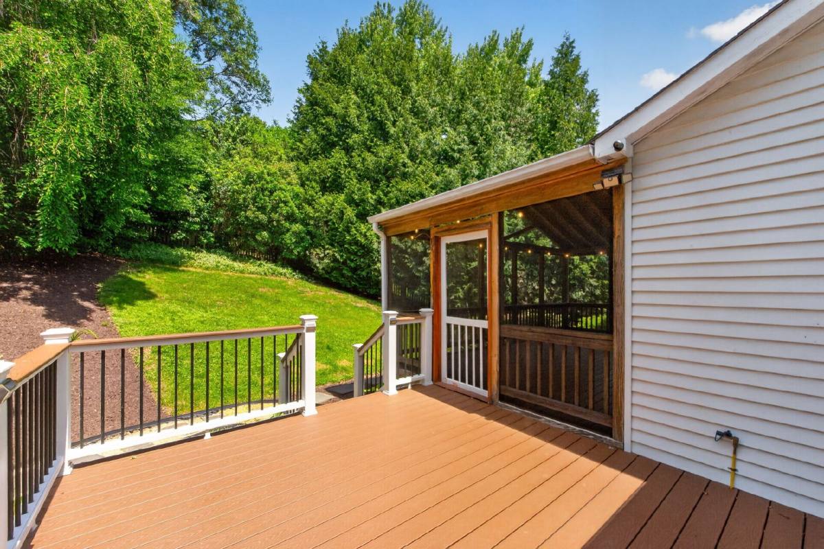 House for rent at 925 Chancellor St SW, Leesburg, VA 20175