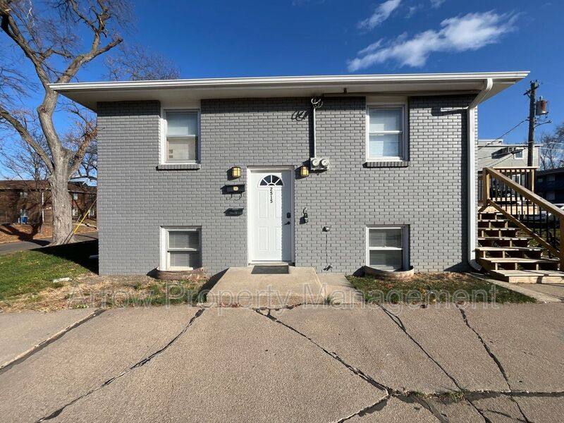 Apartment for rent at 2515 W St, Lincoln, NE 68503