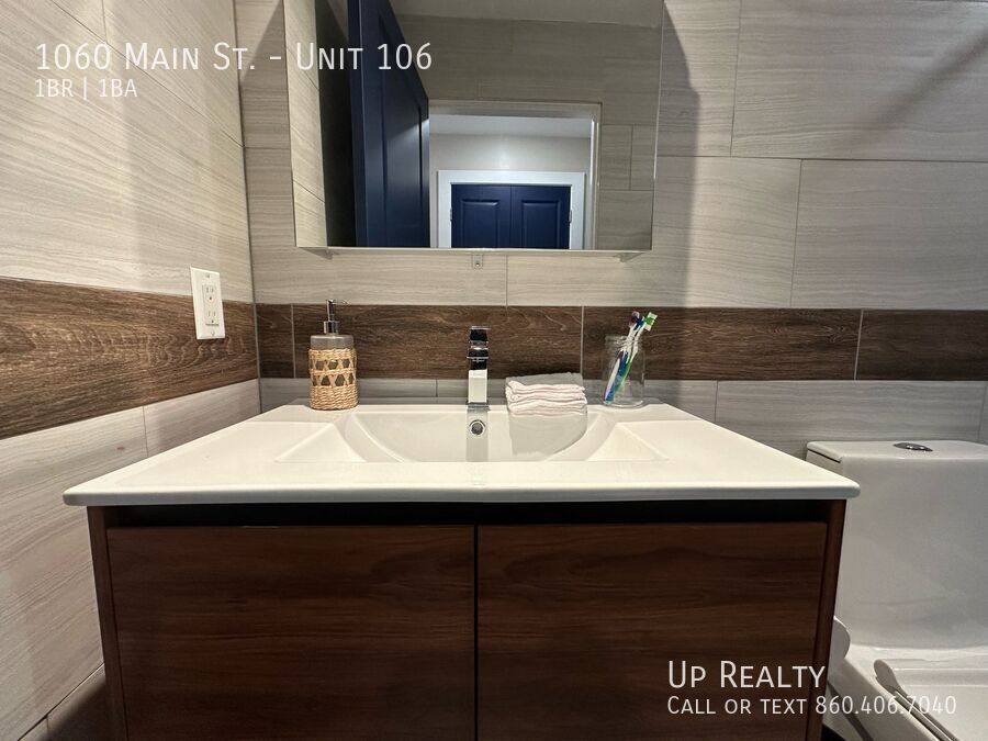 Apartment for rent at 1060 Main St #106, South Windsor, CT 06074