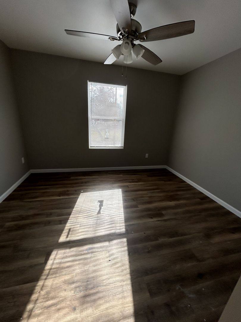 Apartment for rent at 518 E Monroe St, Pittsburg, KS 66762