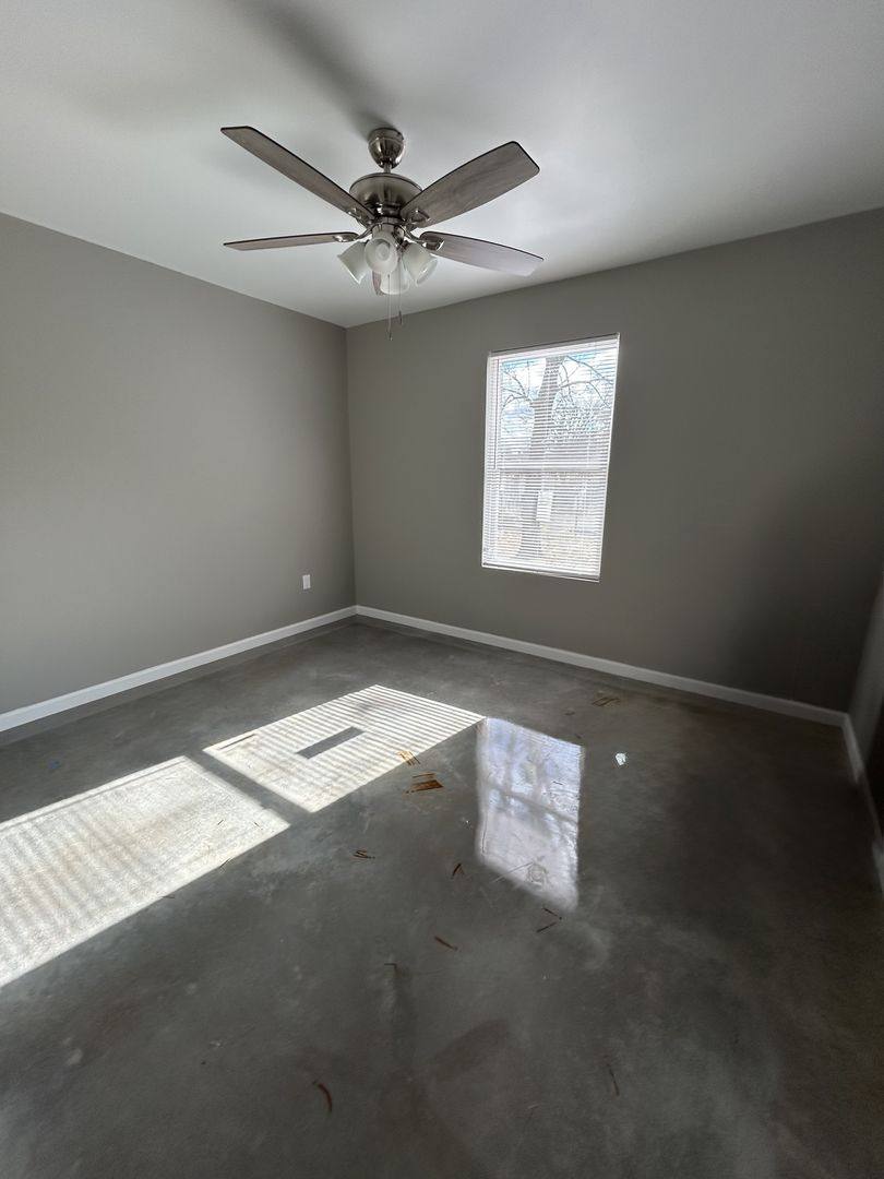 Apartment for rent at 518 E Monroe St, Pittsburg, KS 66762