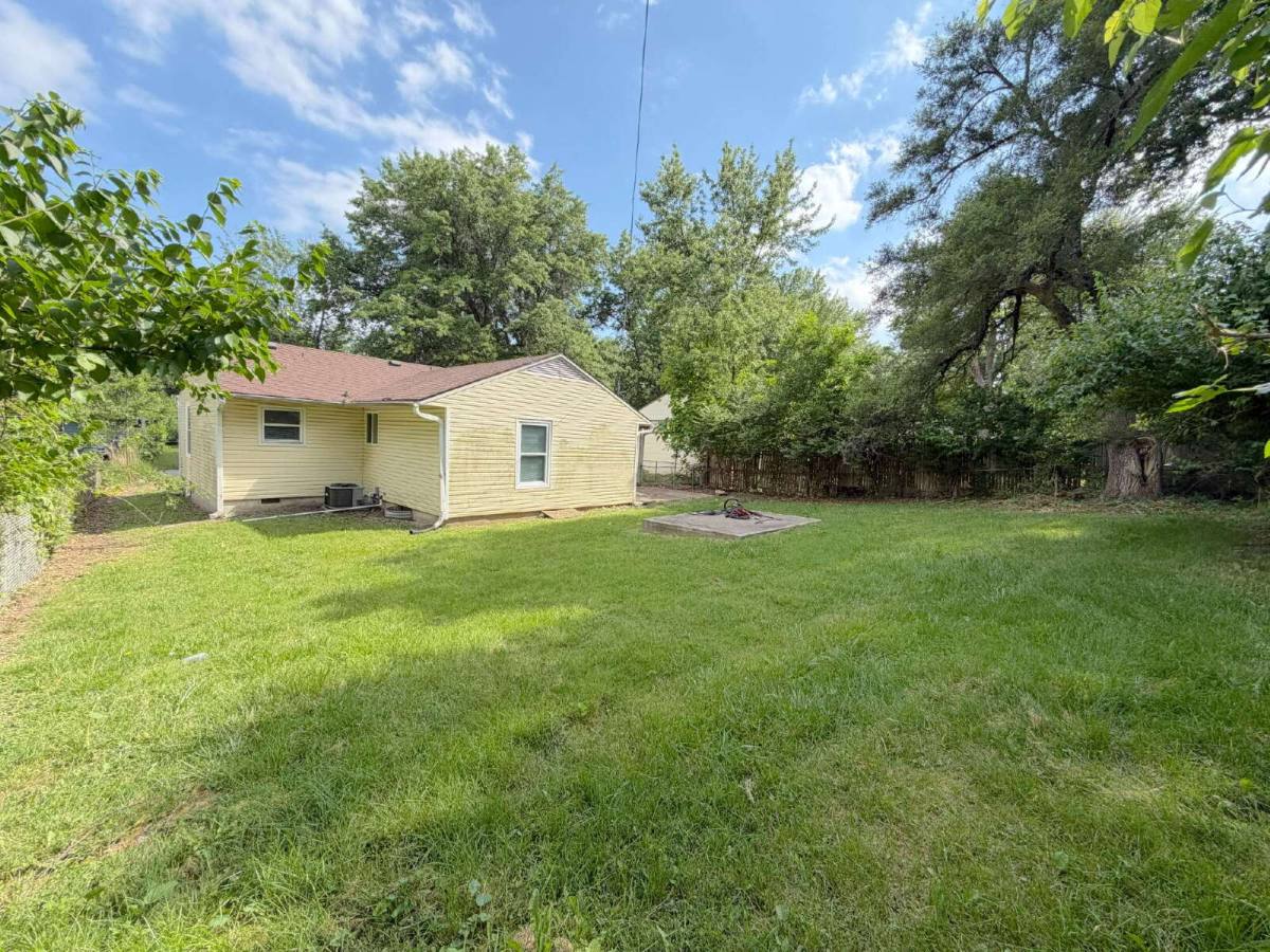 House for rent at 7508 E 111th Terrace, Kansas City, MO 64134