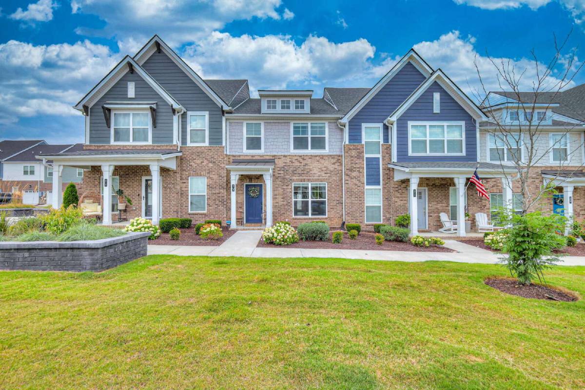 Townhouse for rent at 213 Kenner Private Alley, Hendersonville, TN 37075