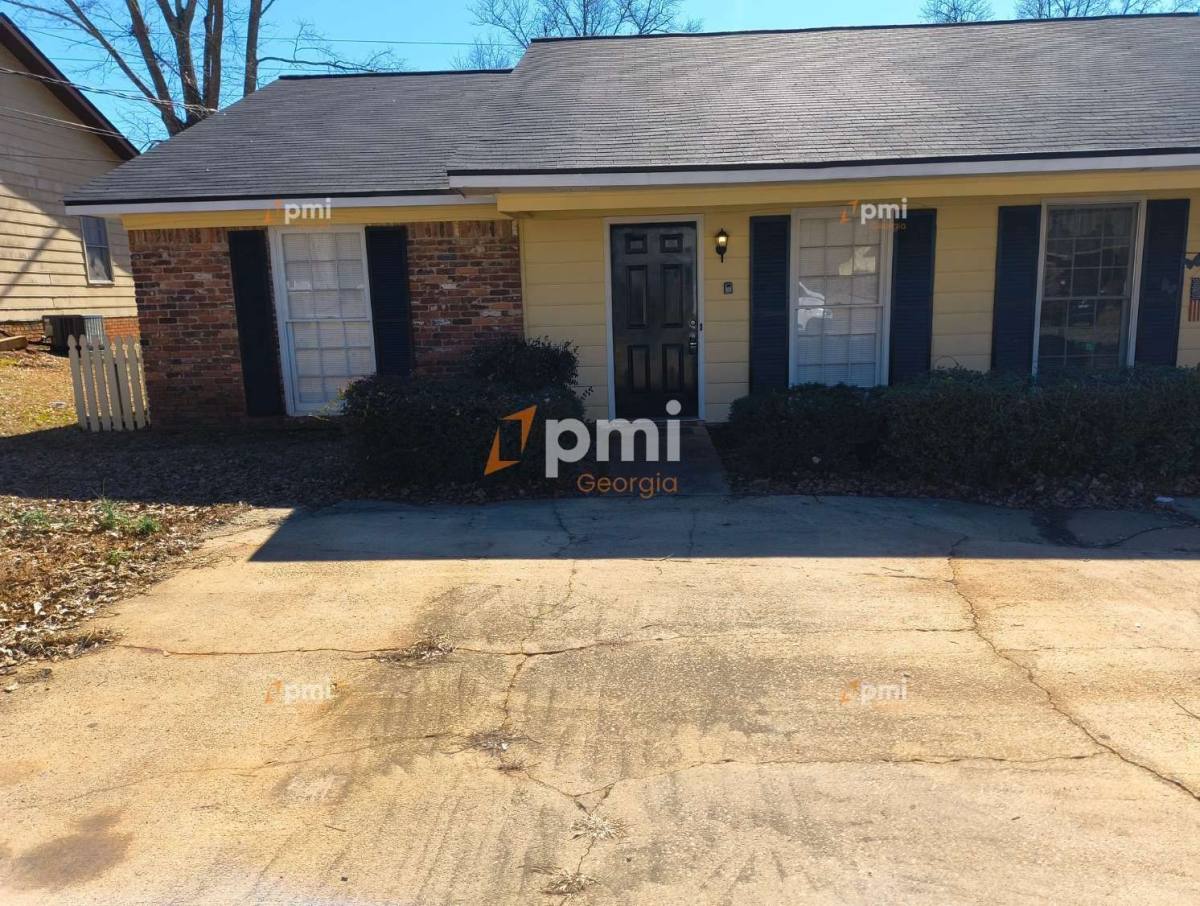 Apartment for rent at 102 Peachtree Court #A, Lagrange, GA 30241