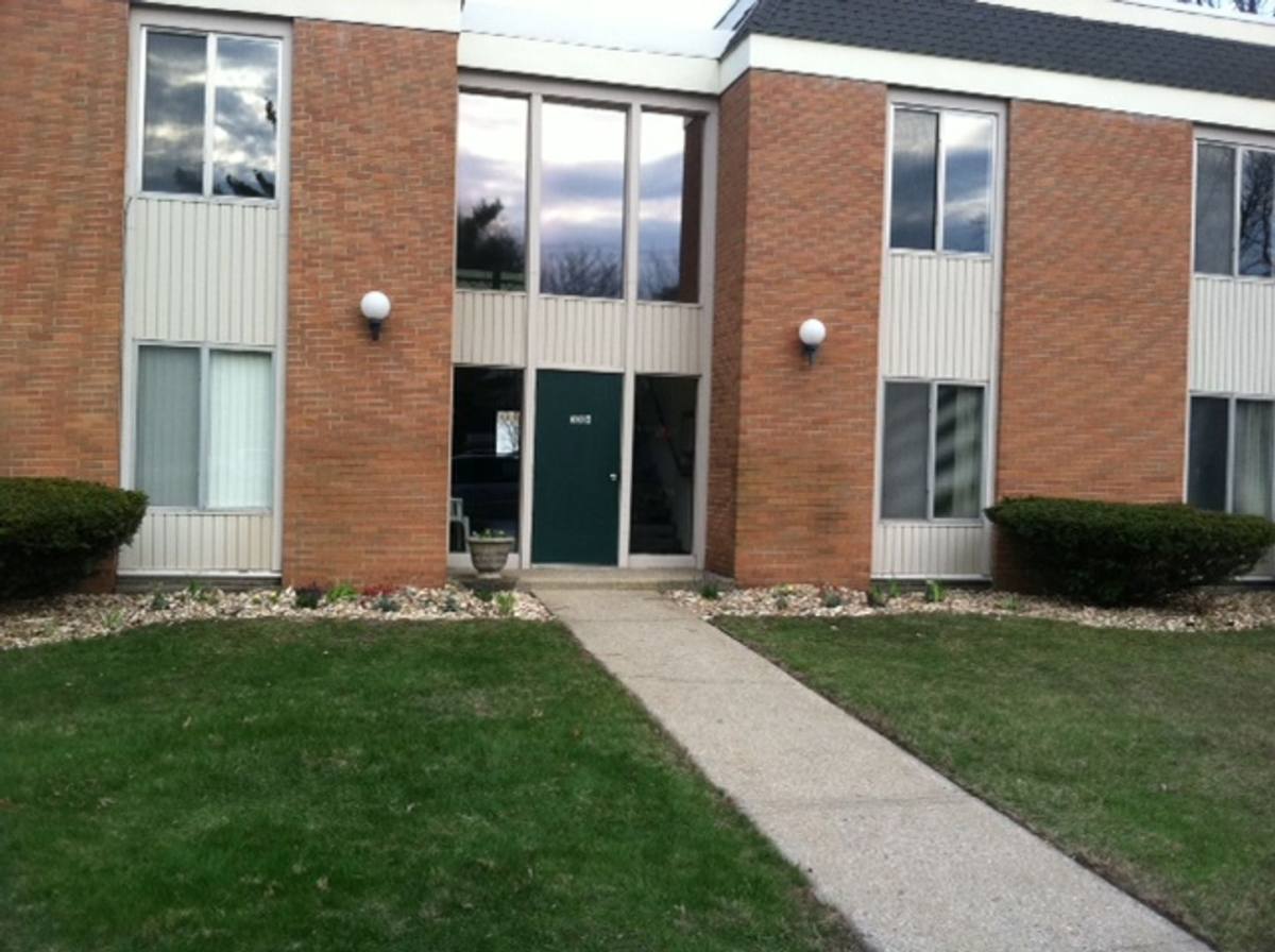 Apartment for rent at 889 Woodside, Muskegon, MI 49441