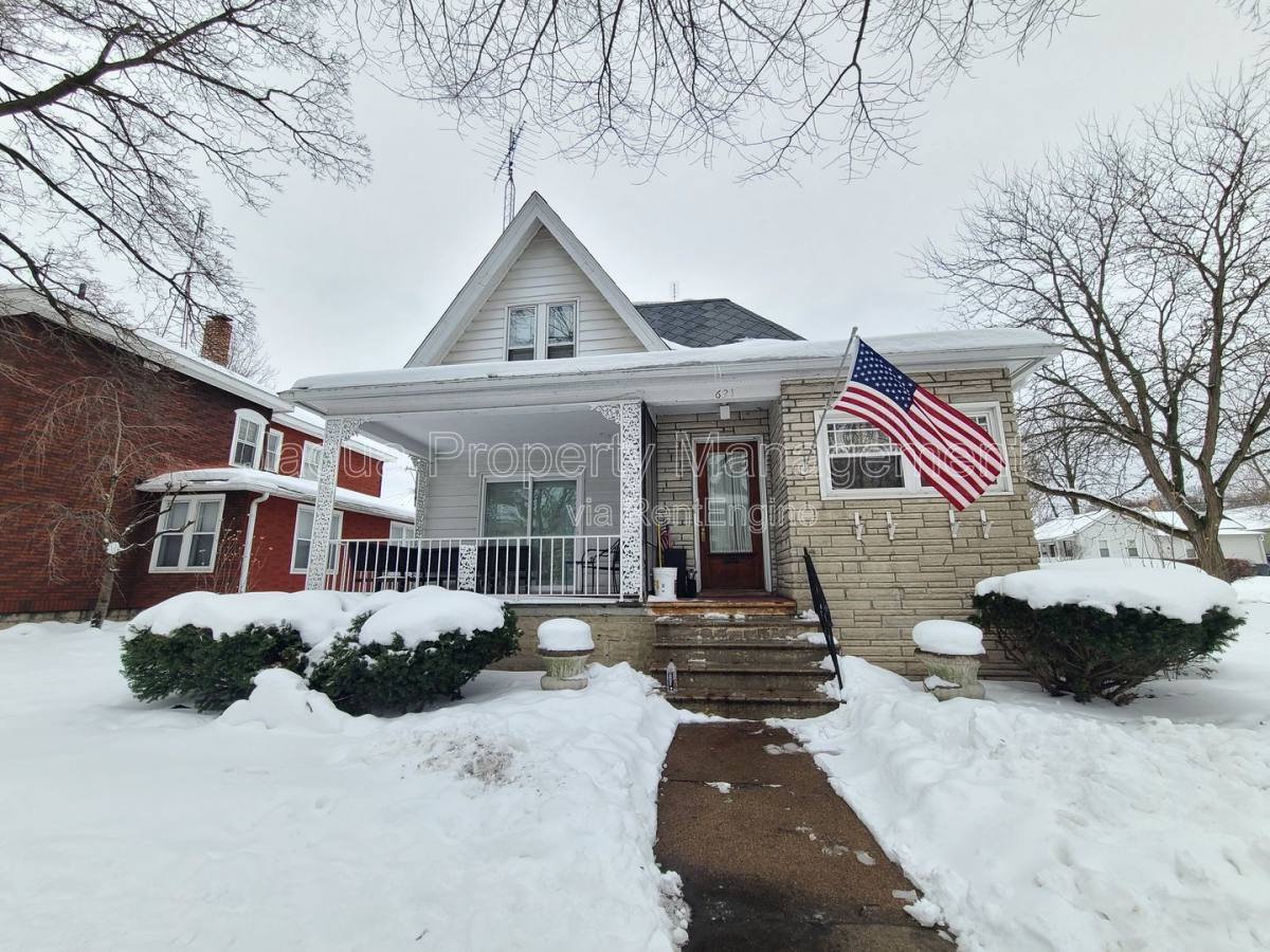 Apartment for rent at 621 State St #1, Saint Joseph, MI 49085