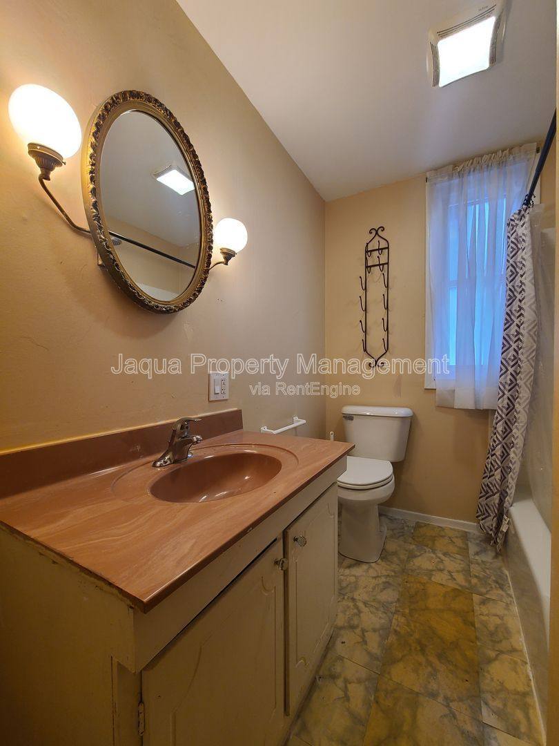 Apartment for rent at 621 State St #1, Saint Joseph, MI 49085