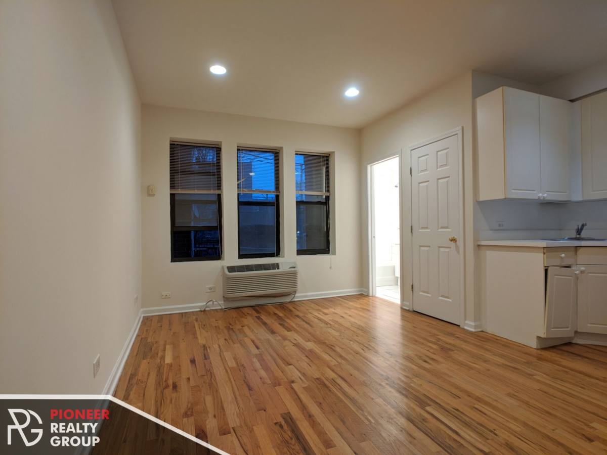 Apartment for rent at 917 W Dakin #308, Chicago, IL 60613