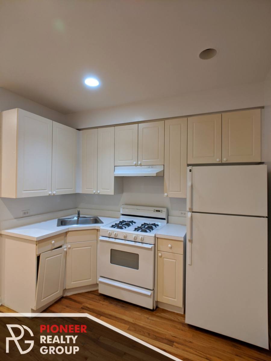 Apartment for rent at 917 W Dakin #308, Chicago, IL 60613