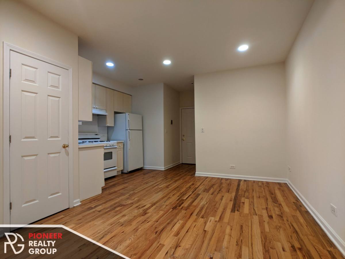 Apartment for rent at 917 W Dakin #308, Chicago, IL 60613