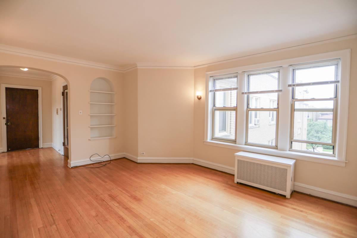 Apartment for rent at 7447 N Claremont #3E, Chicago, IL 60645