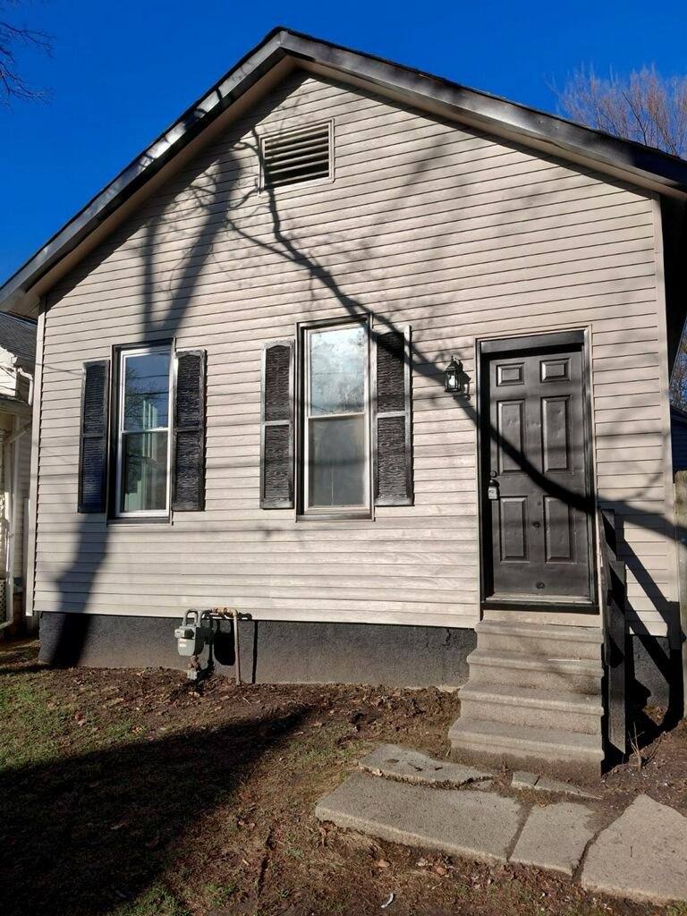House for rent at 220 Wasaon St, Toledo, OH 43609