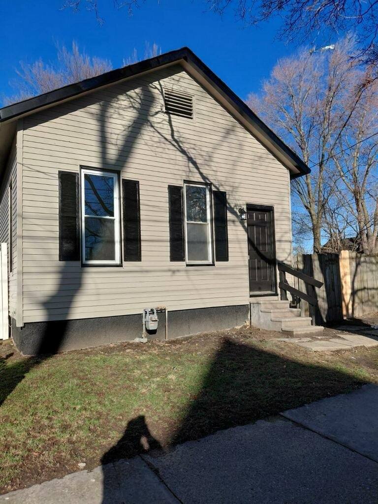 House for rent at 220 Wasaon St, Toledo, OH 43609