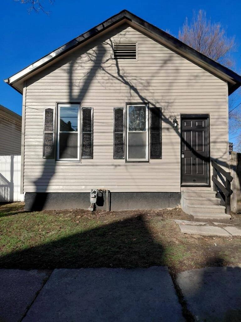 House for rent at 220 Wasaon St, Toledo, OH 43609