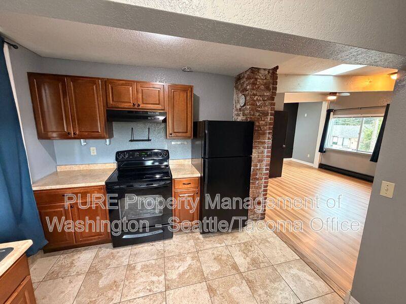 Apartment for rent at 802 9th St SW #802 1 2, Puyallup, WA 98371