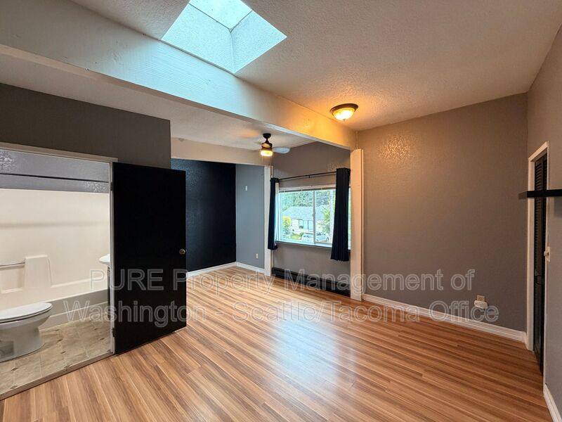 Apartment for rent at 802 9th St SW #802 1 2, Puyallup, WA 98371