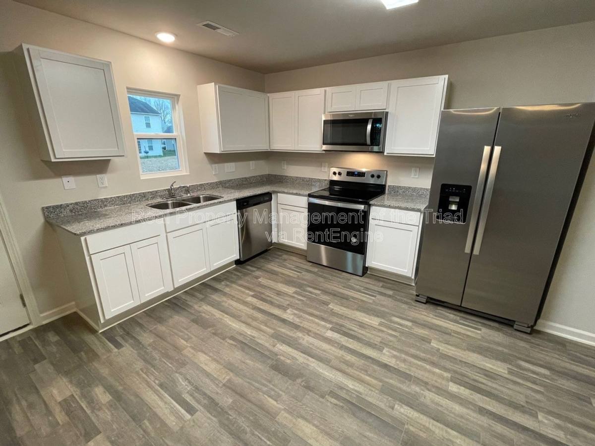 House for rent at 3824 Miller Dr, Greensboro, NC 27405