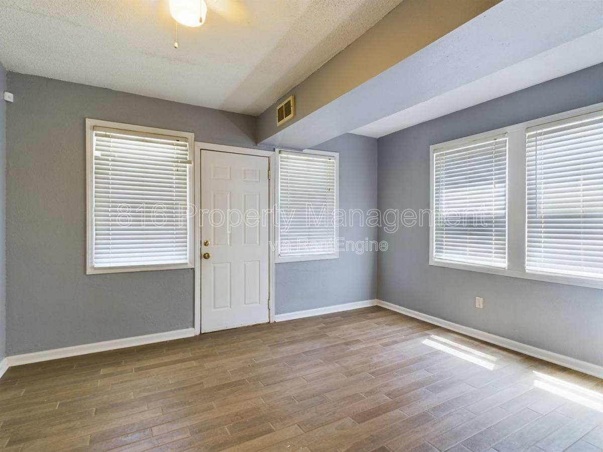 Apartment for rent at 2938 Flora Ave #1S, Kansas City, MO 64109