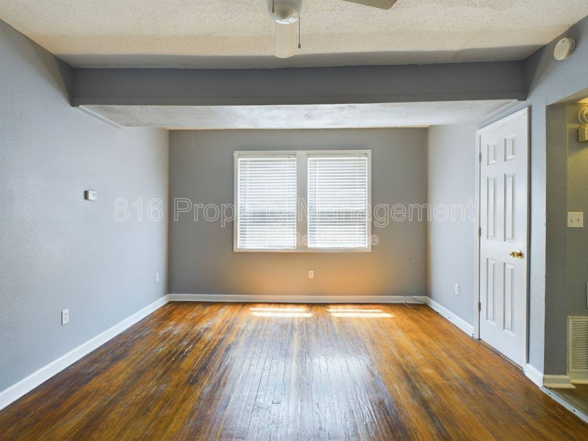 Apartment for rent at 2938 Flora Ave #1S, Kansas City, MO 64109