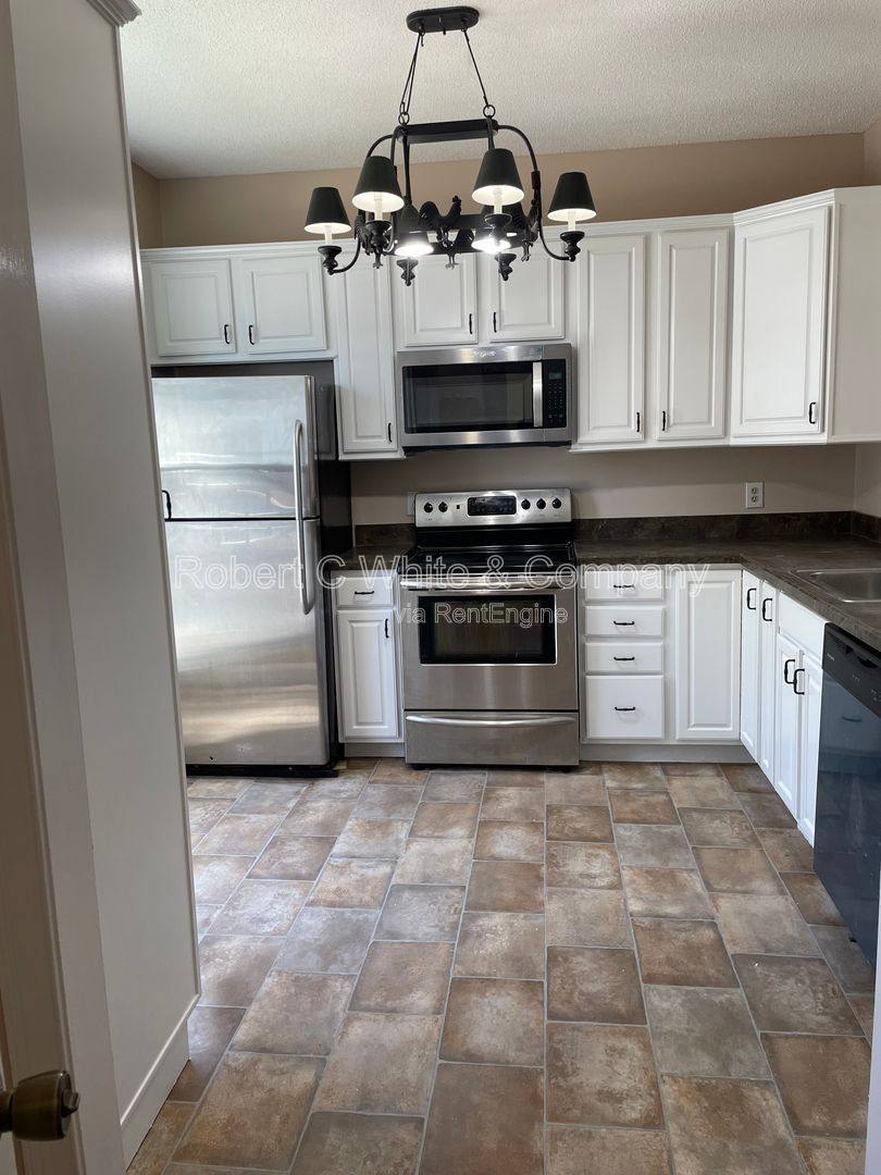 Townhouse for rent at 402 Cambridge Commons, Middletown, CT 06457