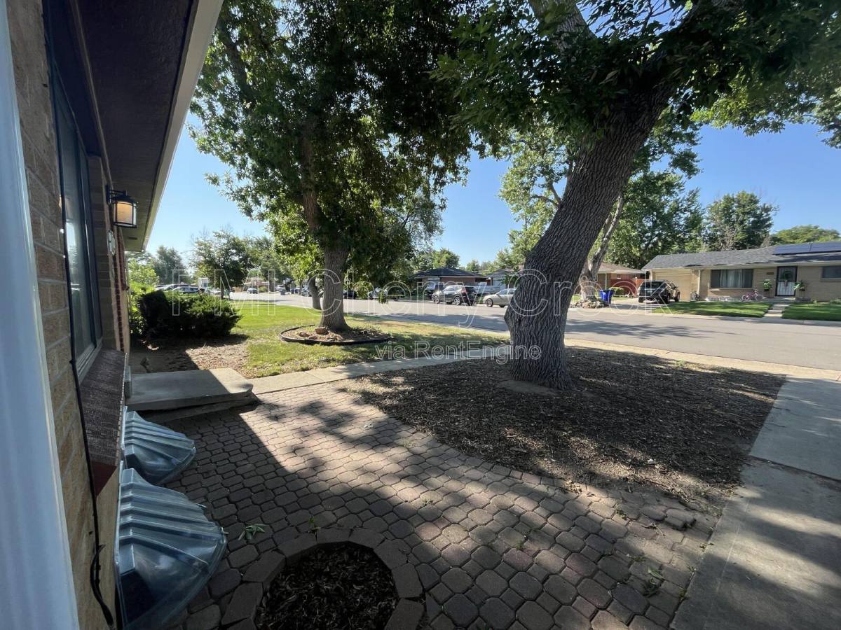 House for rent at 12517 E 31st Ave, Aurora, CO 80011