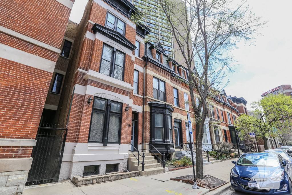 Apartment for rent at 1851 N Lincoln Ave #3, Chicago, IL 60614