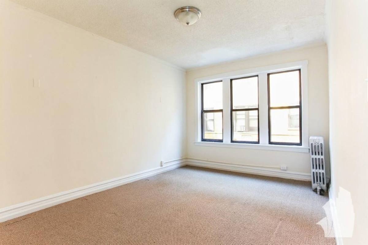 Apartment for rent at 1530 N Kedzie Ave, Chicago, IL 60651
