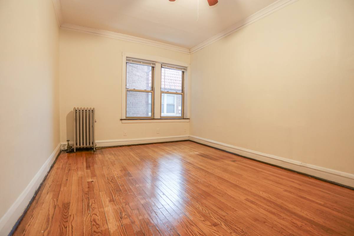 Apartment for rent at 7701 N Sheridan #1I, Chicago, IL 60645