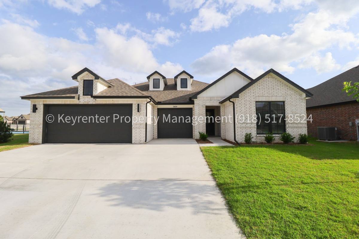 House for rent at 2908 S Redwood Ave, Broken Arrow, OK 74012