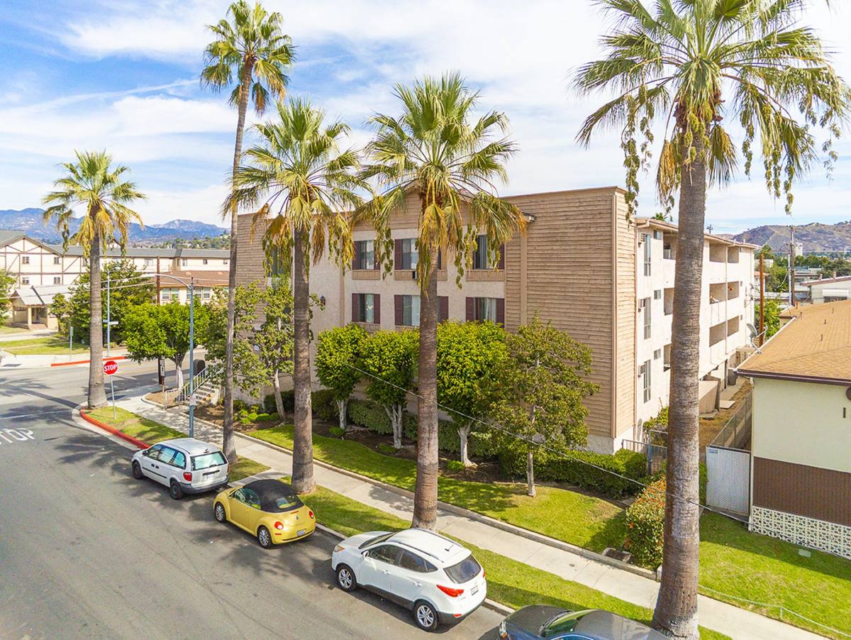 Apartment for rent at 144 N Belmont St, Glendale, CA 91206