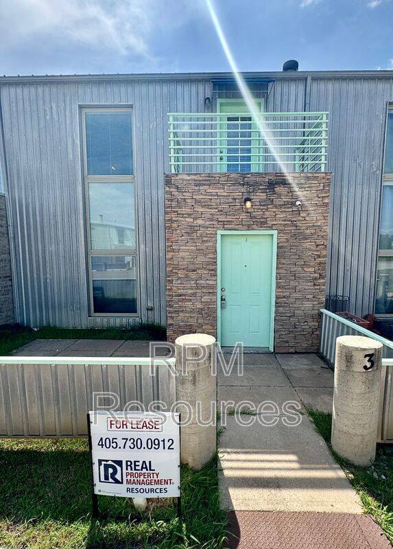 Townhouse for rent at 300 Summit Ridge B #3, Oklahoma City, OK 73114