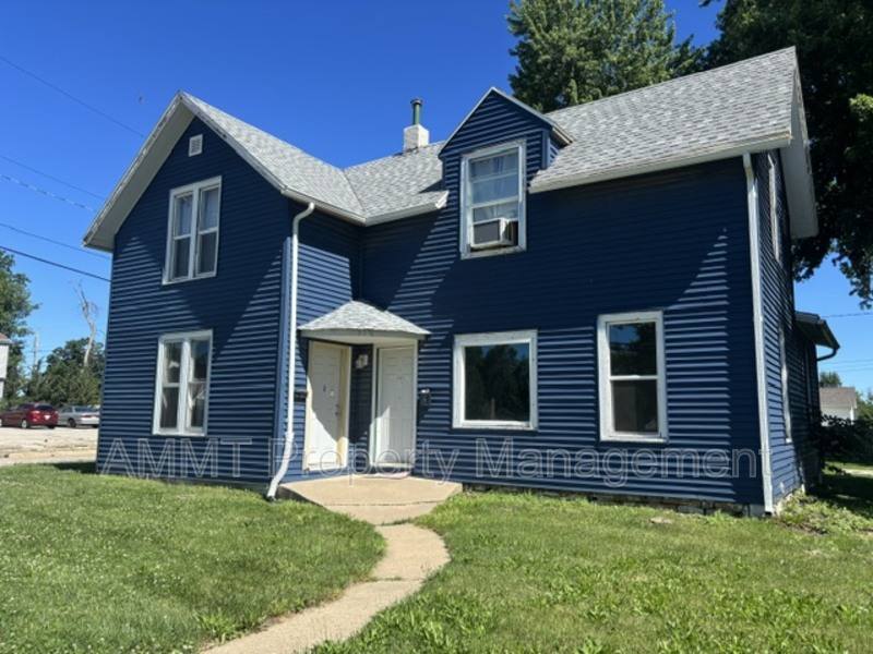 Apartment for rent at 310 8th Ave #1, Marion, IA 52302