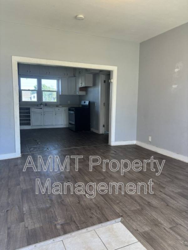 Apartment for rent at 310 8th Ave #1, Marion, IA 52302
