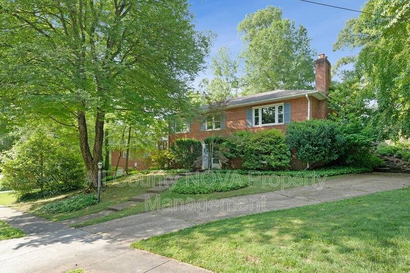 House for rent at 3160 Ravenwood Dr, Falls Church, VA 22044