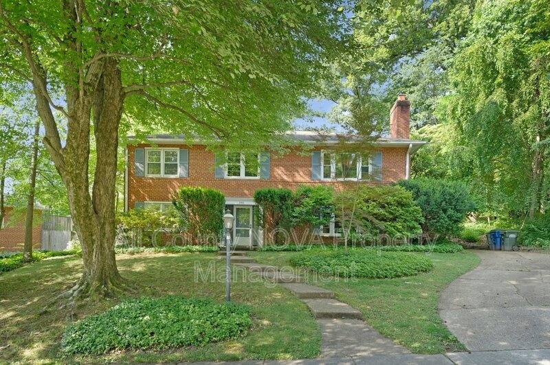 House for rent at 3160 Ravenwood Dr, Falls Church, VA 22044