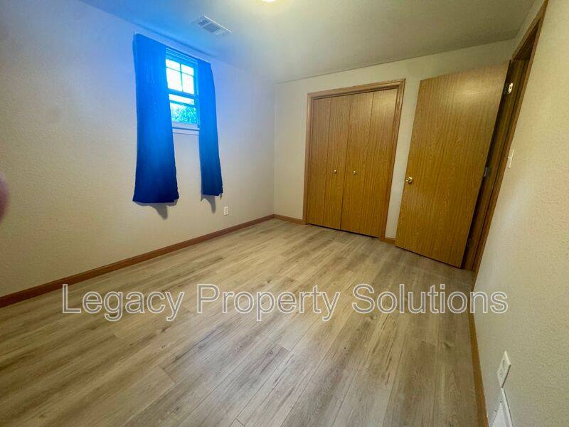 House for rent at 515 S 9th St, Bismarck, ND 58501