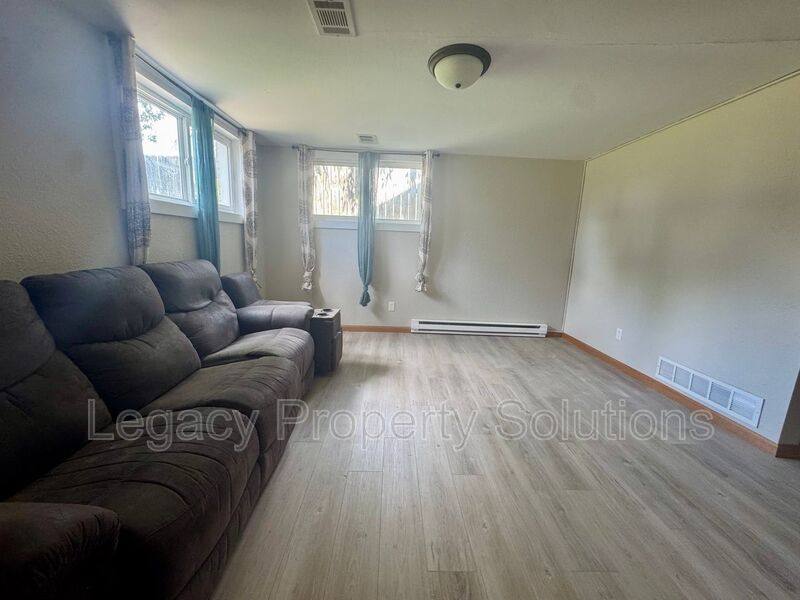House for rent at 515 S 9th St, Bismarck, ND 58501