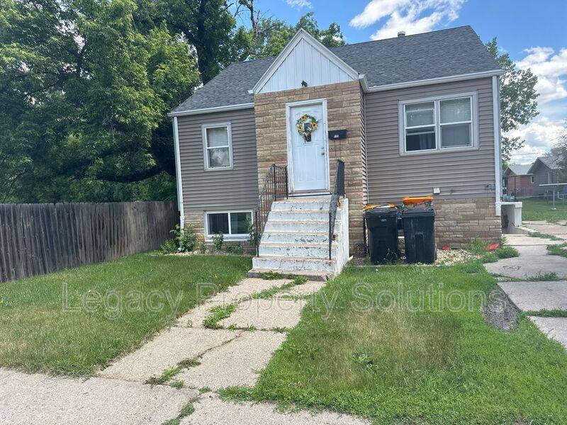 House for rent at 515 S 9th St, Bismarck, ND 58501