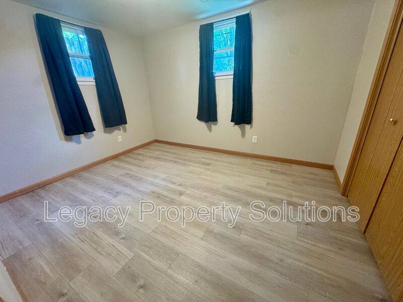 House for rent at 515 S 9th St, Bismarck, ND 58501