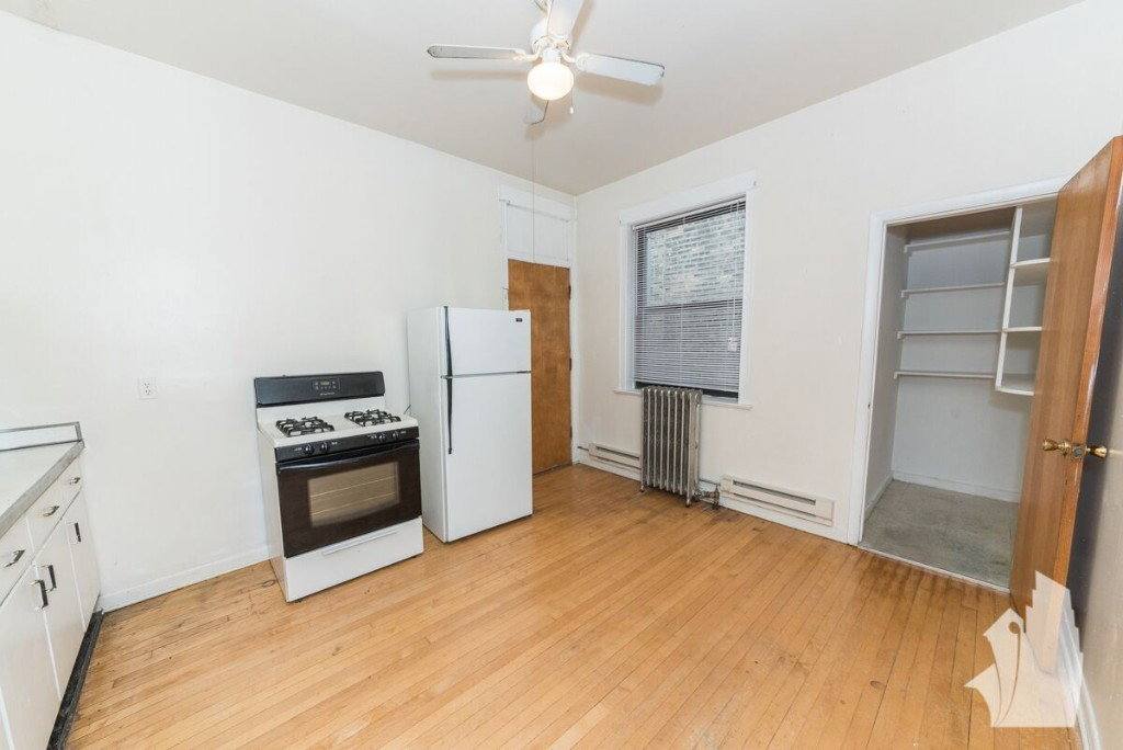 Apartment for rent at 915 W Waveland Ave #2D, Chicago, IL 60613