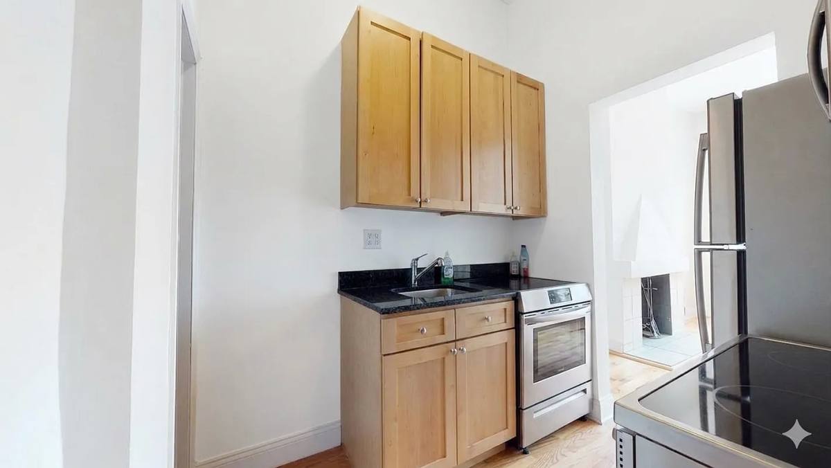 Apartment for rent at 31 W 8th St #7, New York, NY 10011