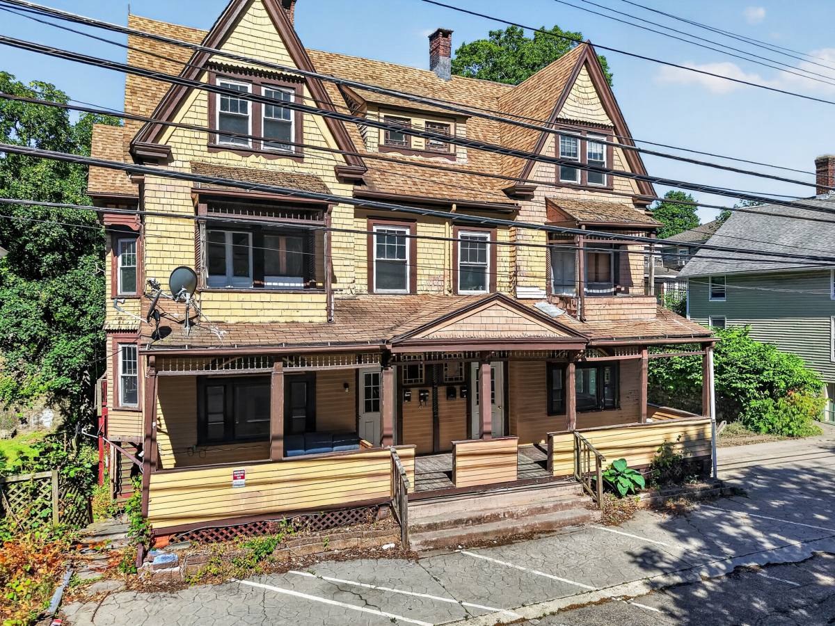 Apartment for rent at 195 Laurel Hill #2, Norwich, CT 06360