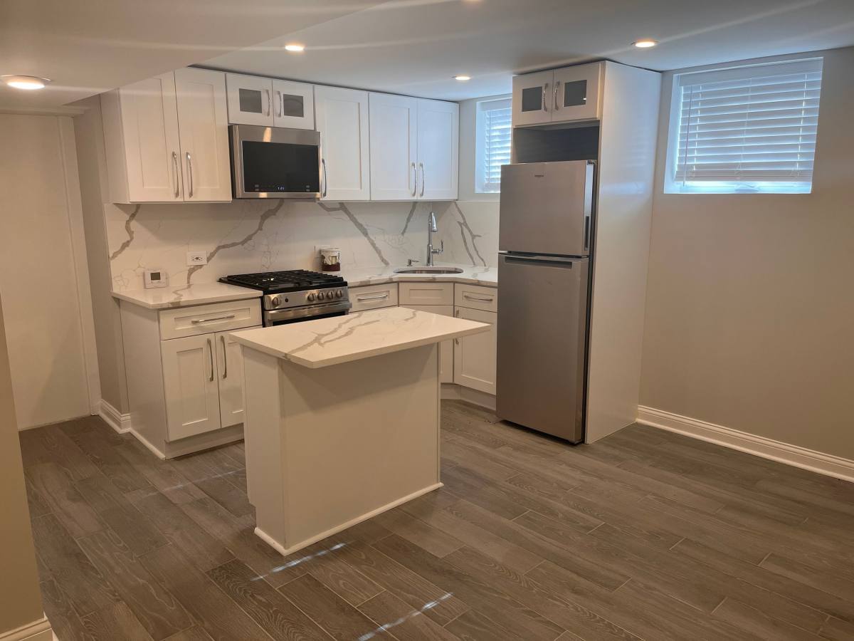 Apartment for rent at 2010 W Cornelia Ave #GRDN, Chicago, IL 60618
