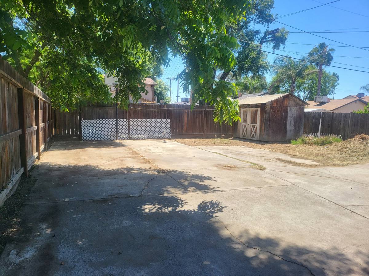 House for rent at 432 S Bridge St, Visalia, CA 93277